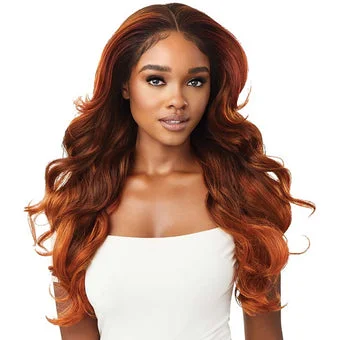   Long wavy wig